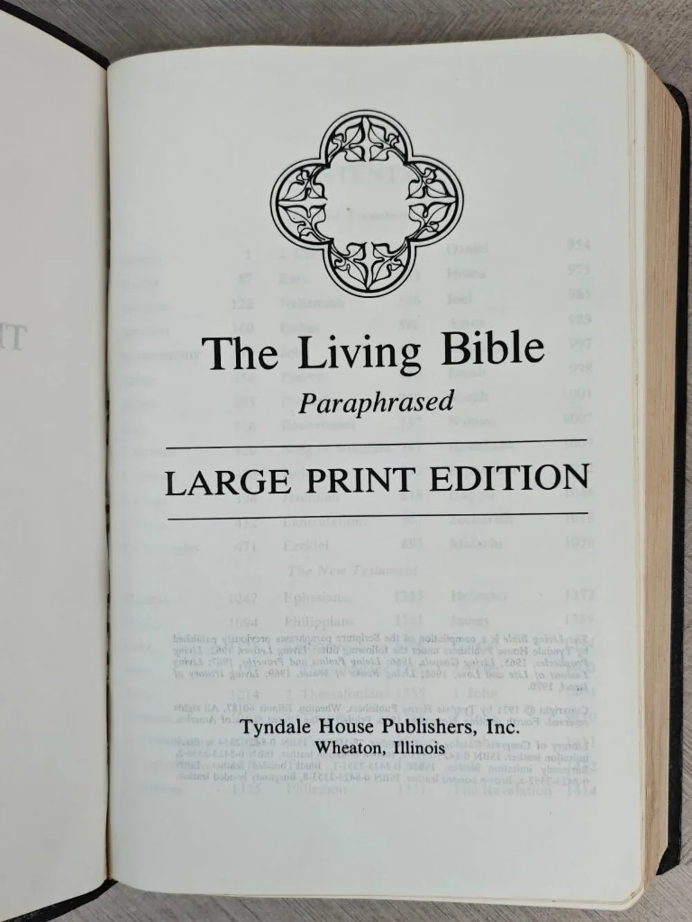 The Living Bible Paraphrased Large Print Edition Tyndale House 1971 Softcover